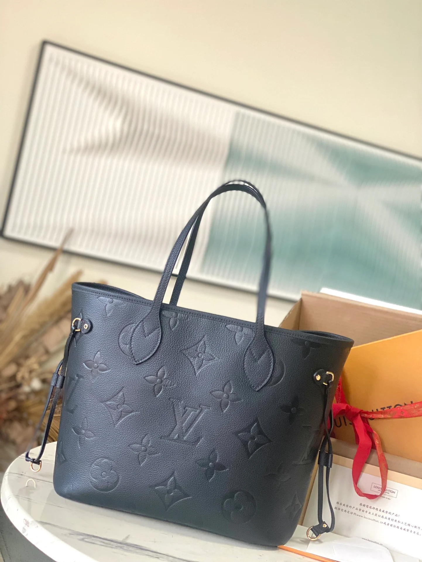 m45685-LV-neverfull-handbag-full embossed leather-black