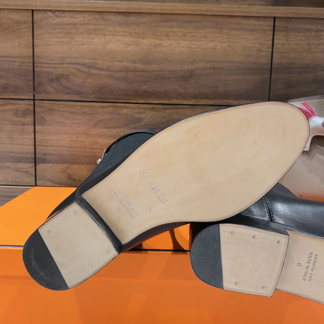 Новинка сезона осень/зима 2022 от Hermes - Ботинки Kelly с тиснением - Черные