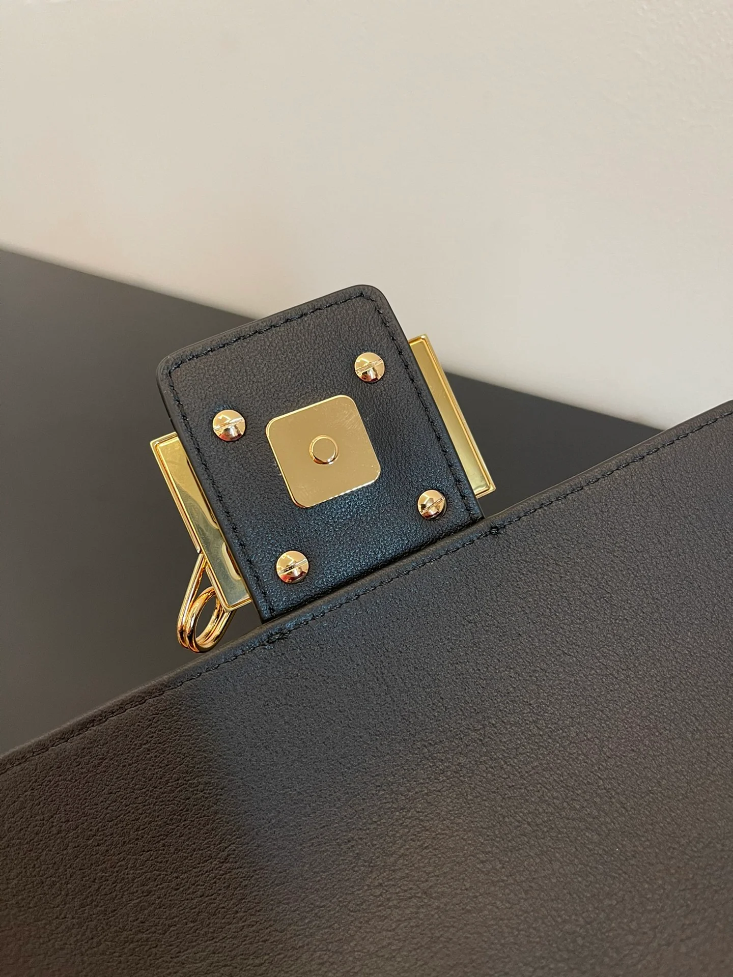 Сумка-багет Fendi Andace, маленькая, черная.