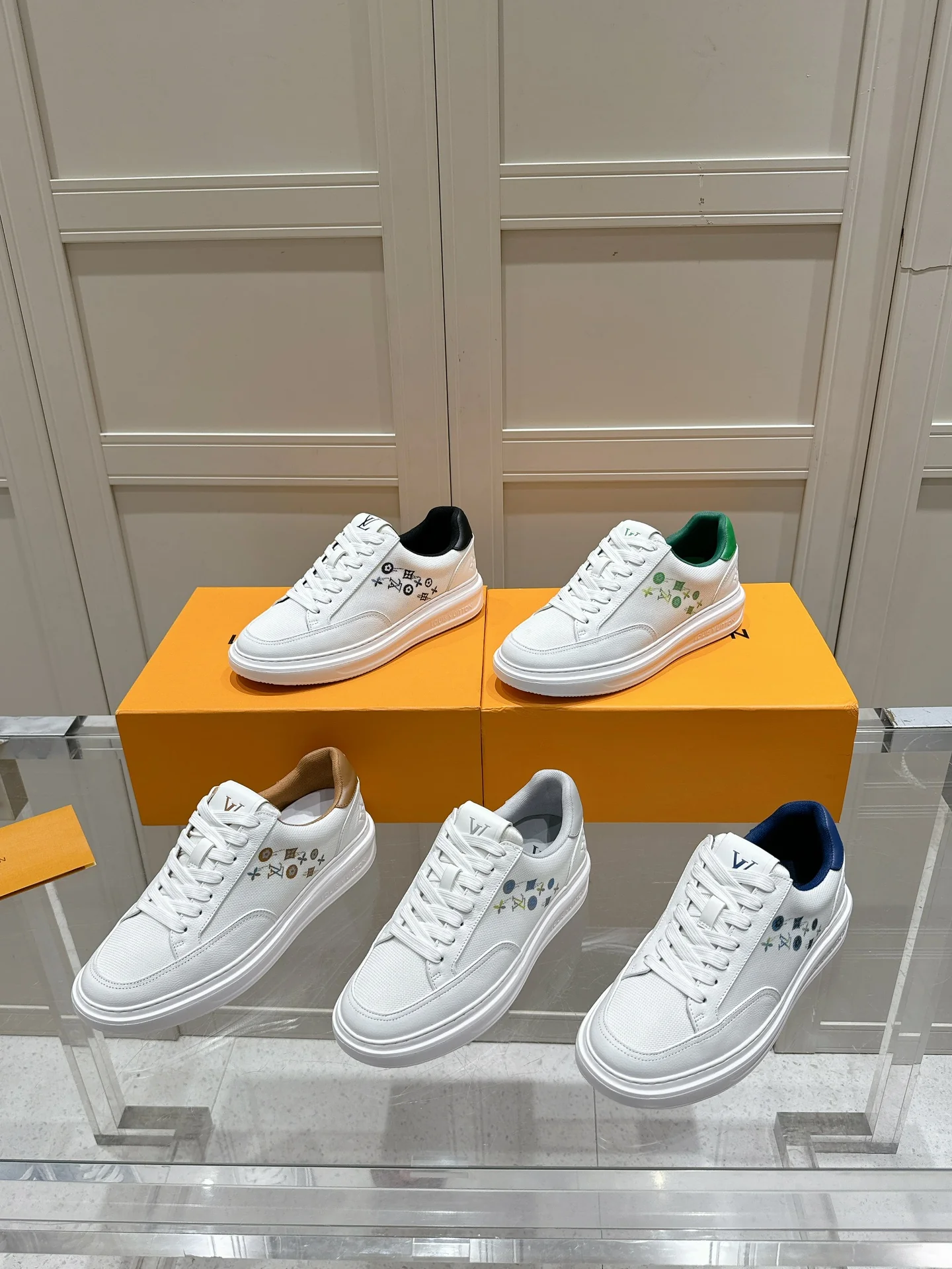 Кожаные скейтбордистские кроссовки LV-2024 в стиле пэчворк - изображение из коллекции