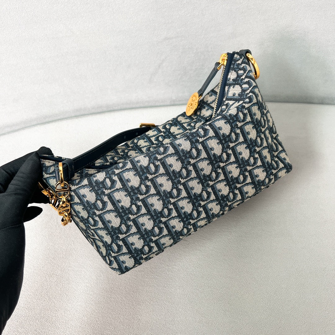 Сумка Dior Starhobo - синяя канва с монограммой.