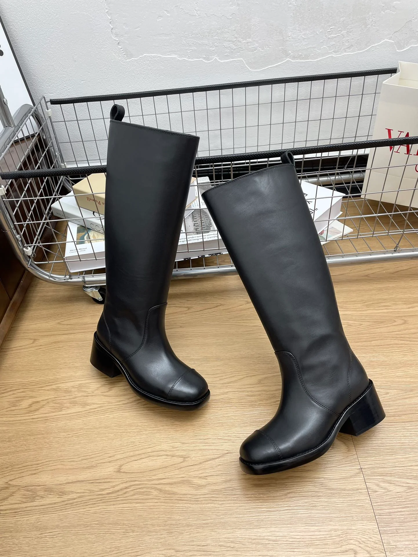 Высокие сапоги для верховой езды Chanel 2024 - черные