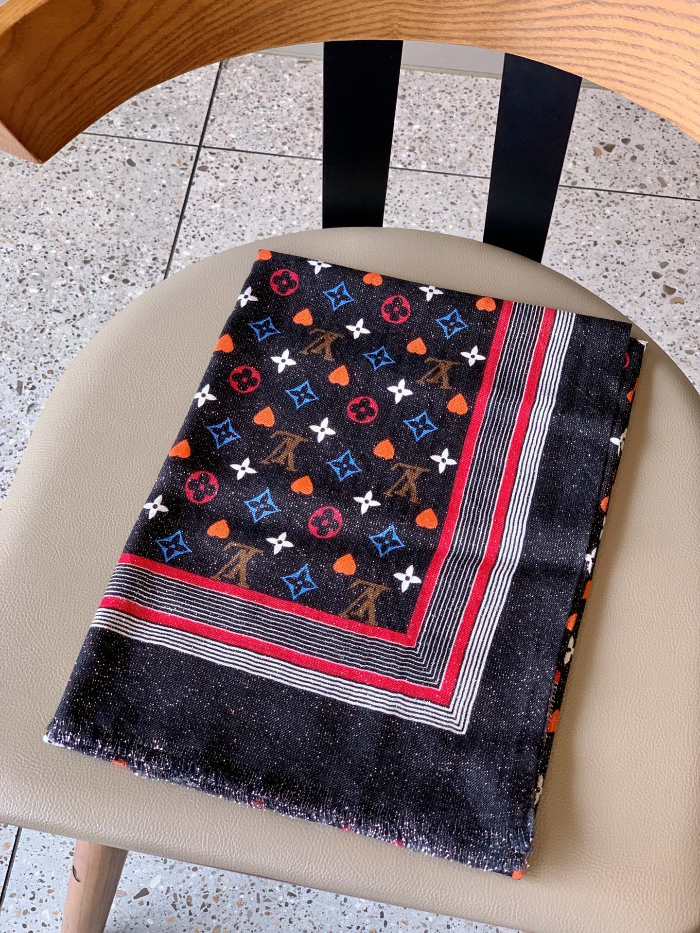 Квадратный шарф LV Silver Thread Card Game - 110-200 см - кашемир высшего качества (100%)