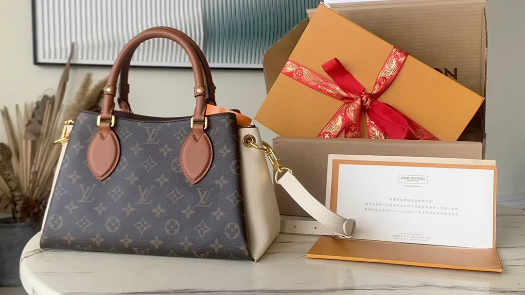 m46495-LV-opera-bb-handbag-white