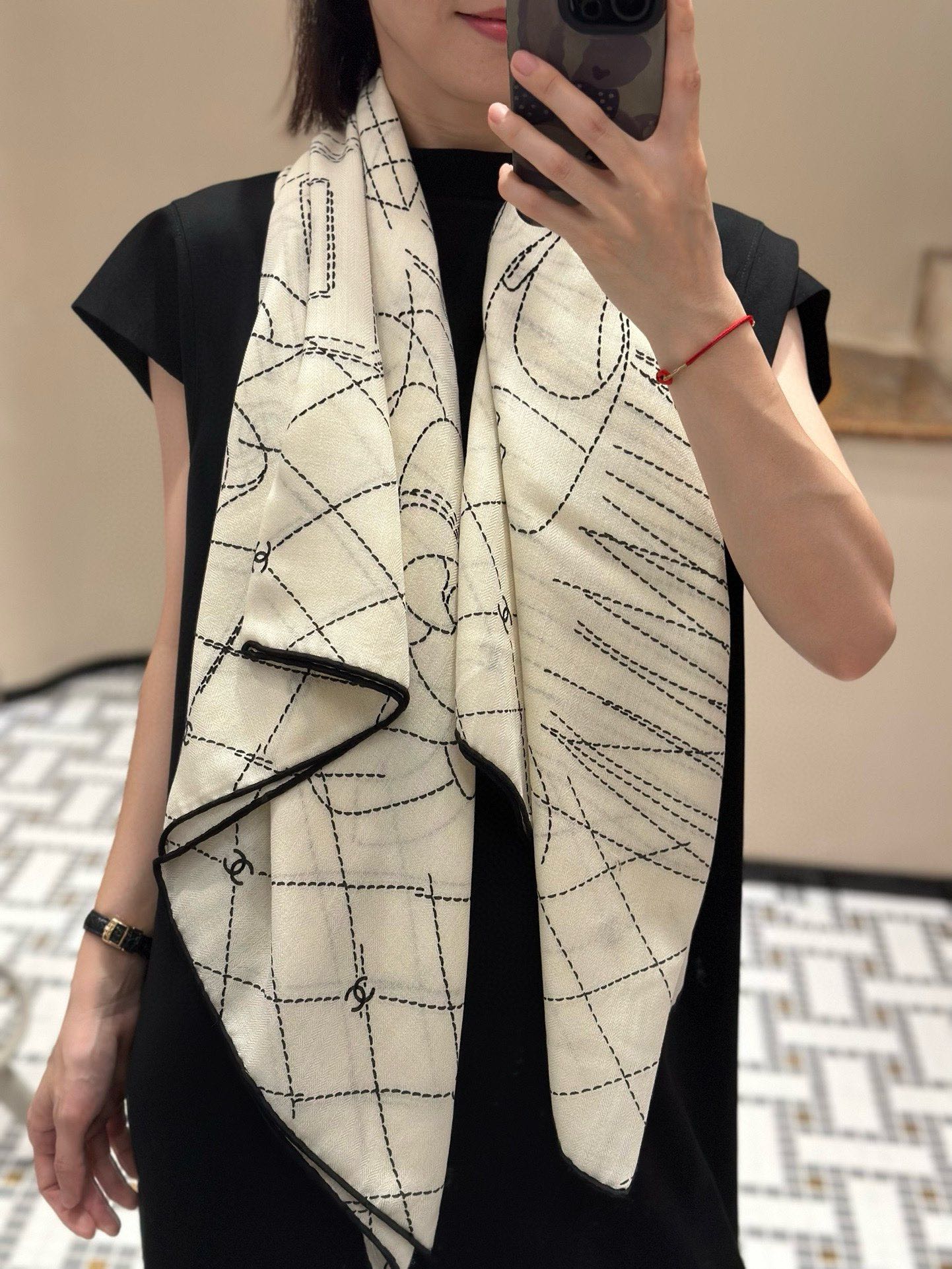 Шарф с логотипом из коллекции Chanel 2024 года - 140-140