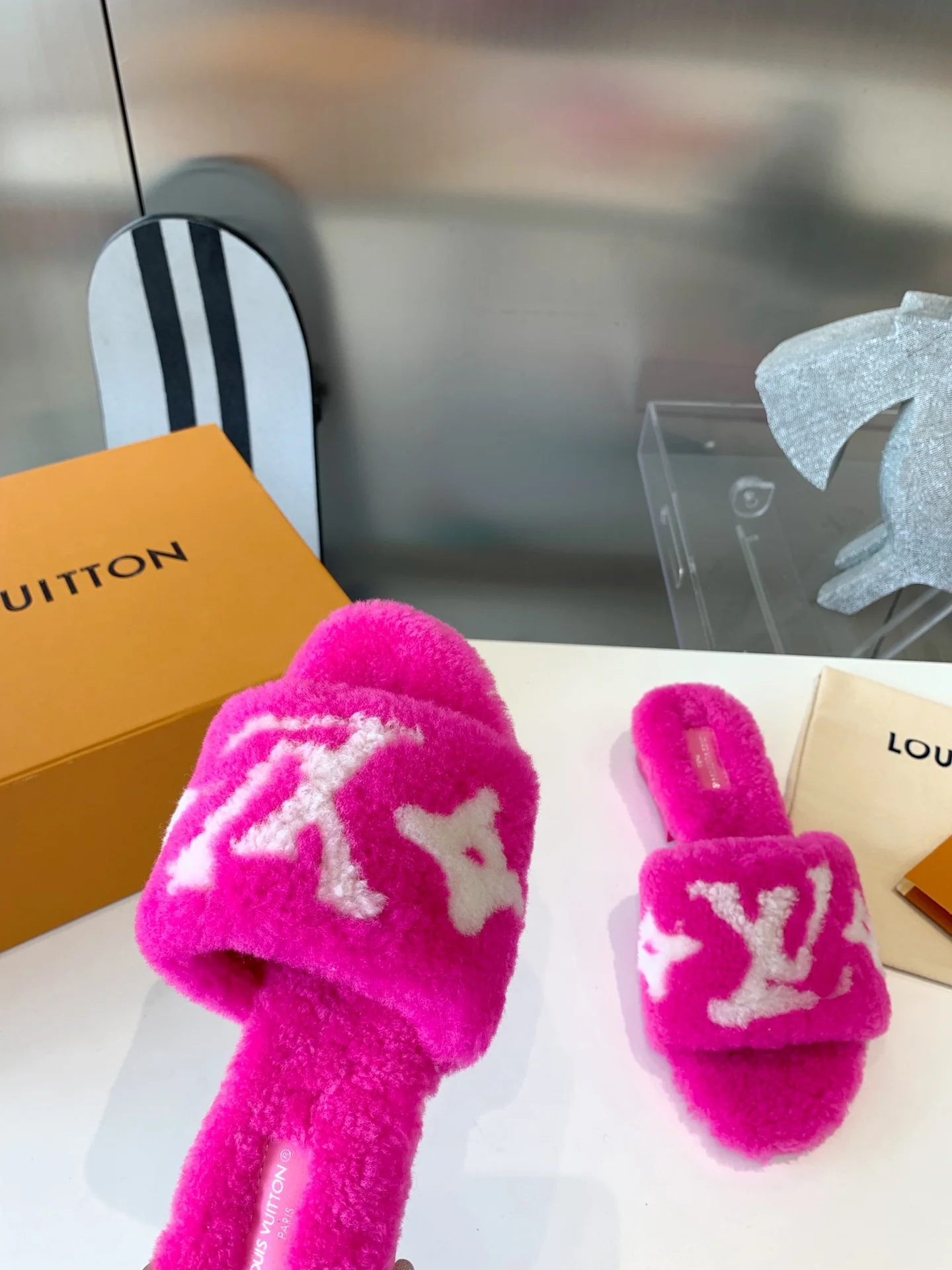 Новинка LV-2022 - Меховые тапочки - Розовые