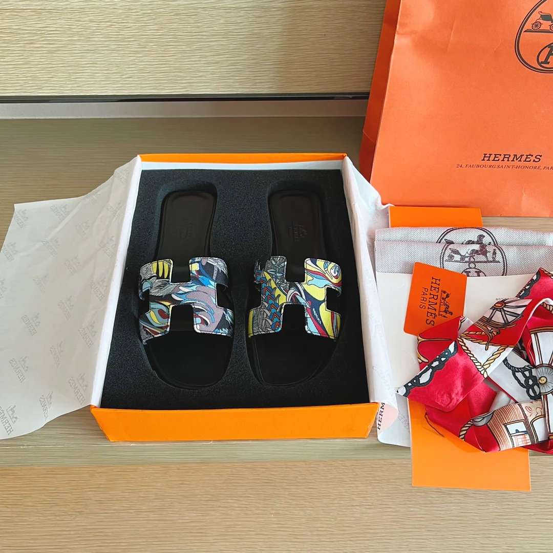 Сандалии Hermes-h на плоской подошве