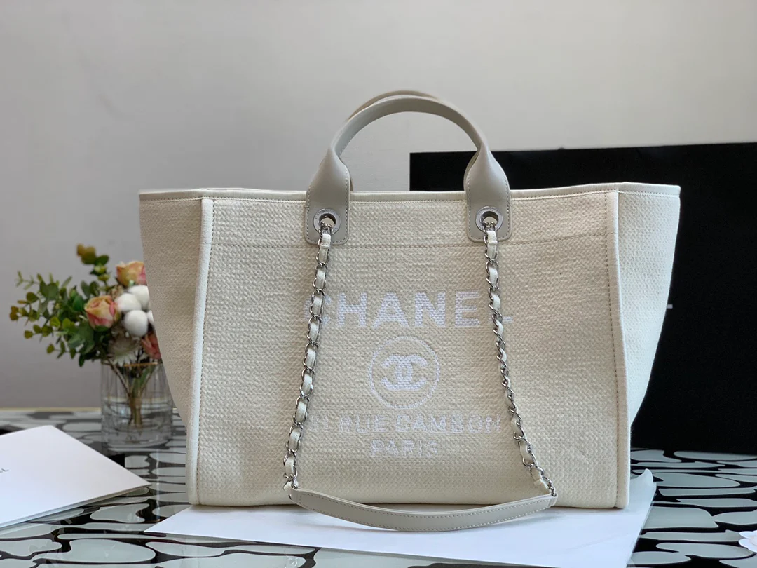Пляжная сумка Chanel из коллекции осень/зима 2022 — белая — большая