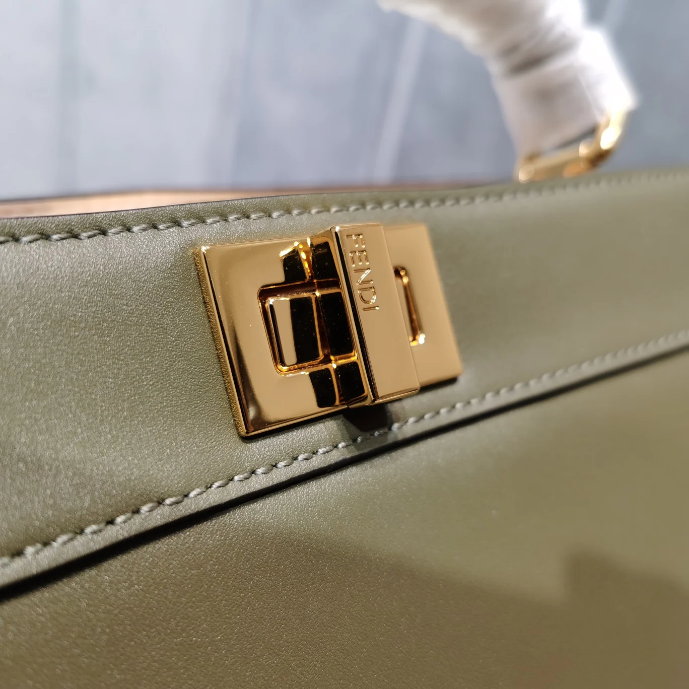 Маленькая зеленая кожаная сумка Fendi Peekaboo i-seey - 1