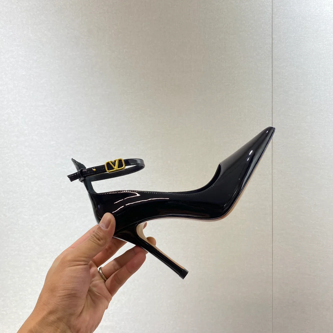 Туфли-лодочки Valentino с острым носком на шпильке - черные - 9 см