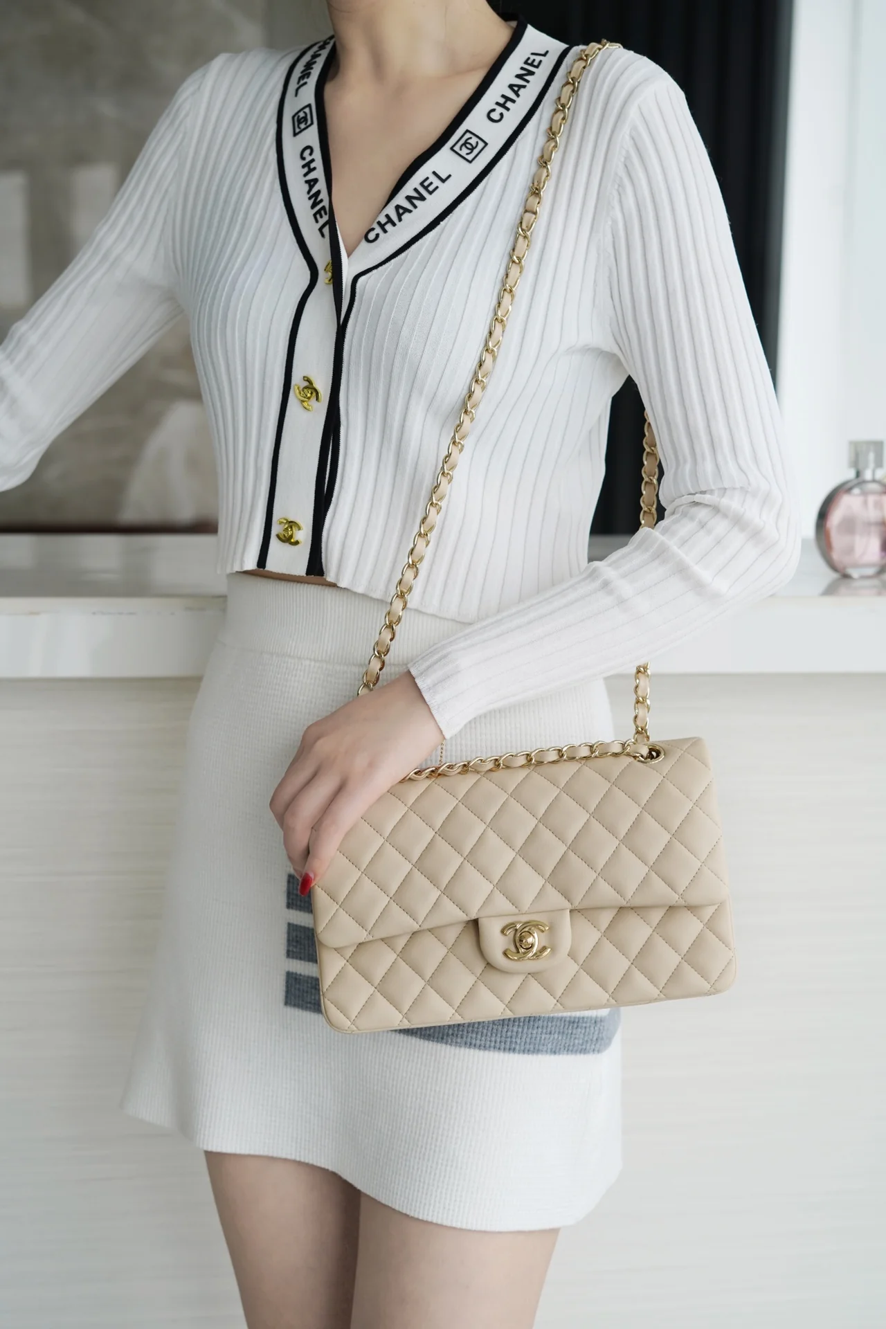 Сумка Chanel CF Medium - 25 см - из абрикосовой овечьей кожи с пряжкой из светлого золота - CF25