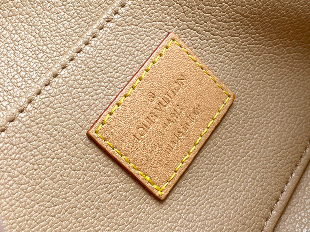 косметичка lv-m80307