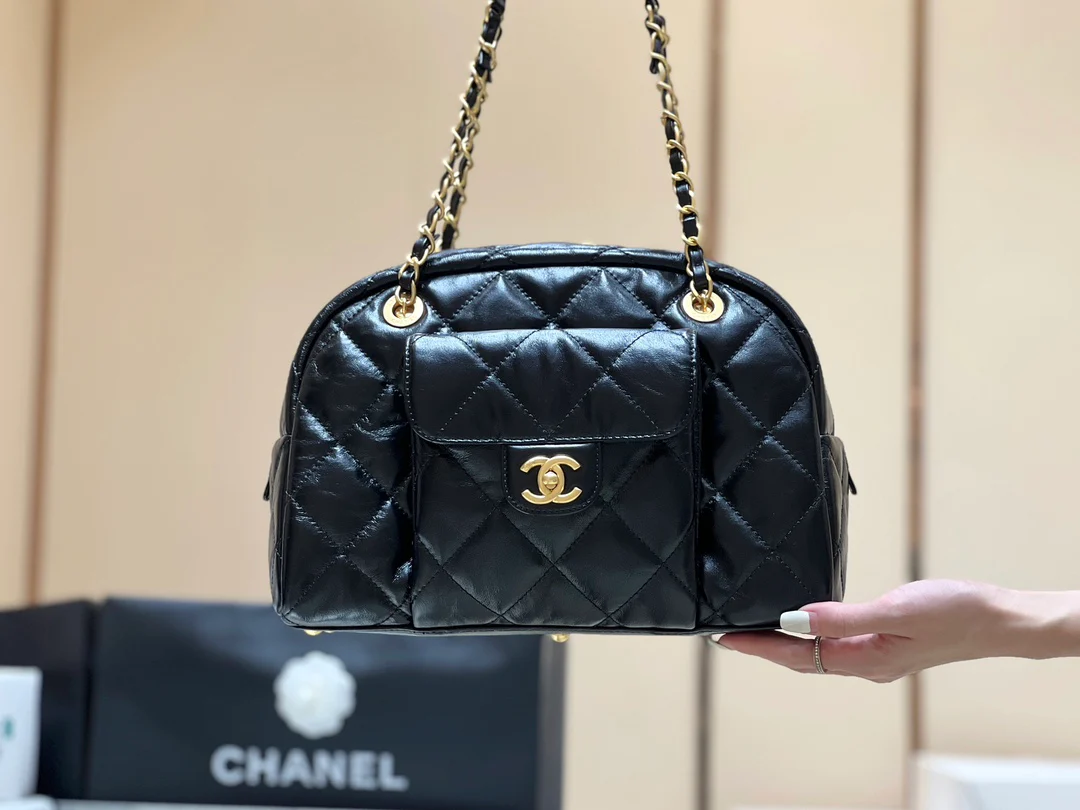 Маленькая сумка-боулинг Chanel 24a - черная