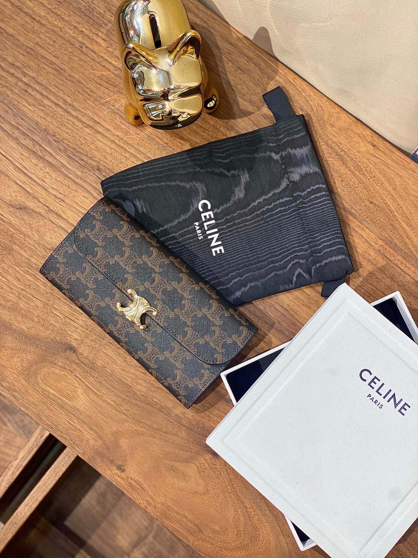 CELINE TRIOMPHE 大号老花翻盖长夹