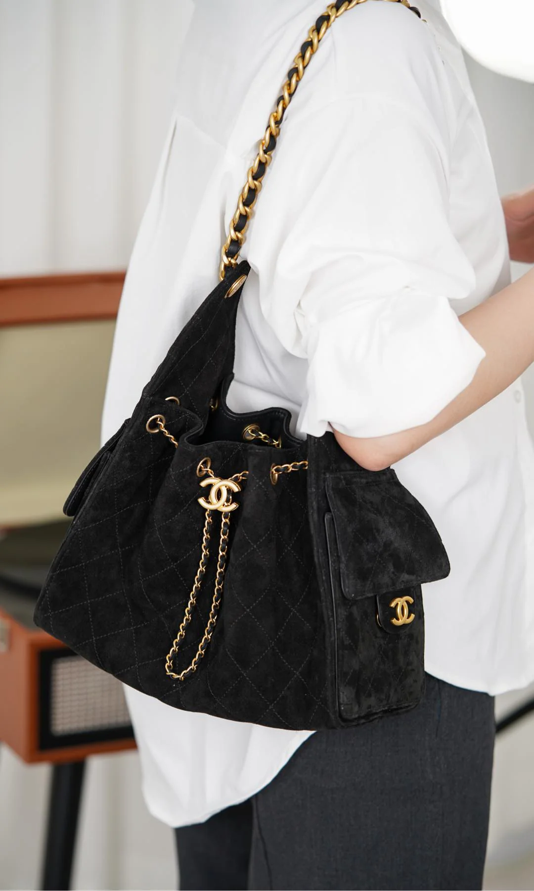 Сумка-хобо Chanel 25c с завязками, маленький размер, черная замша.