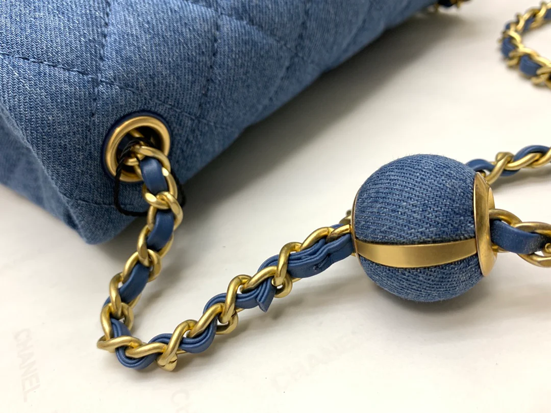 Chanel - Сумка с квадратным клапаном 