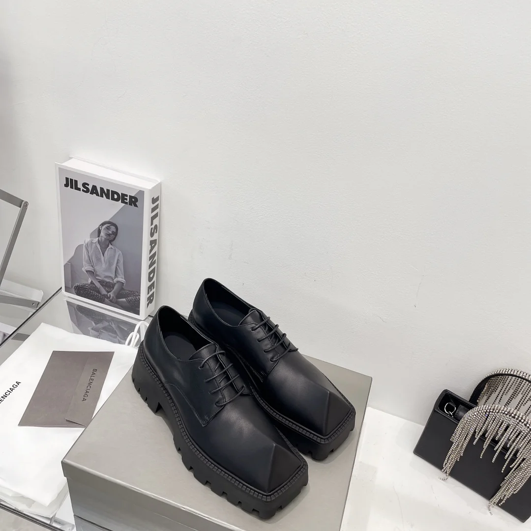 Туфли-дерби Balenciaga с квадратным носком