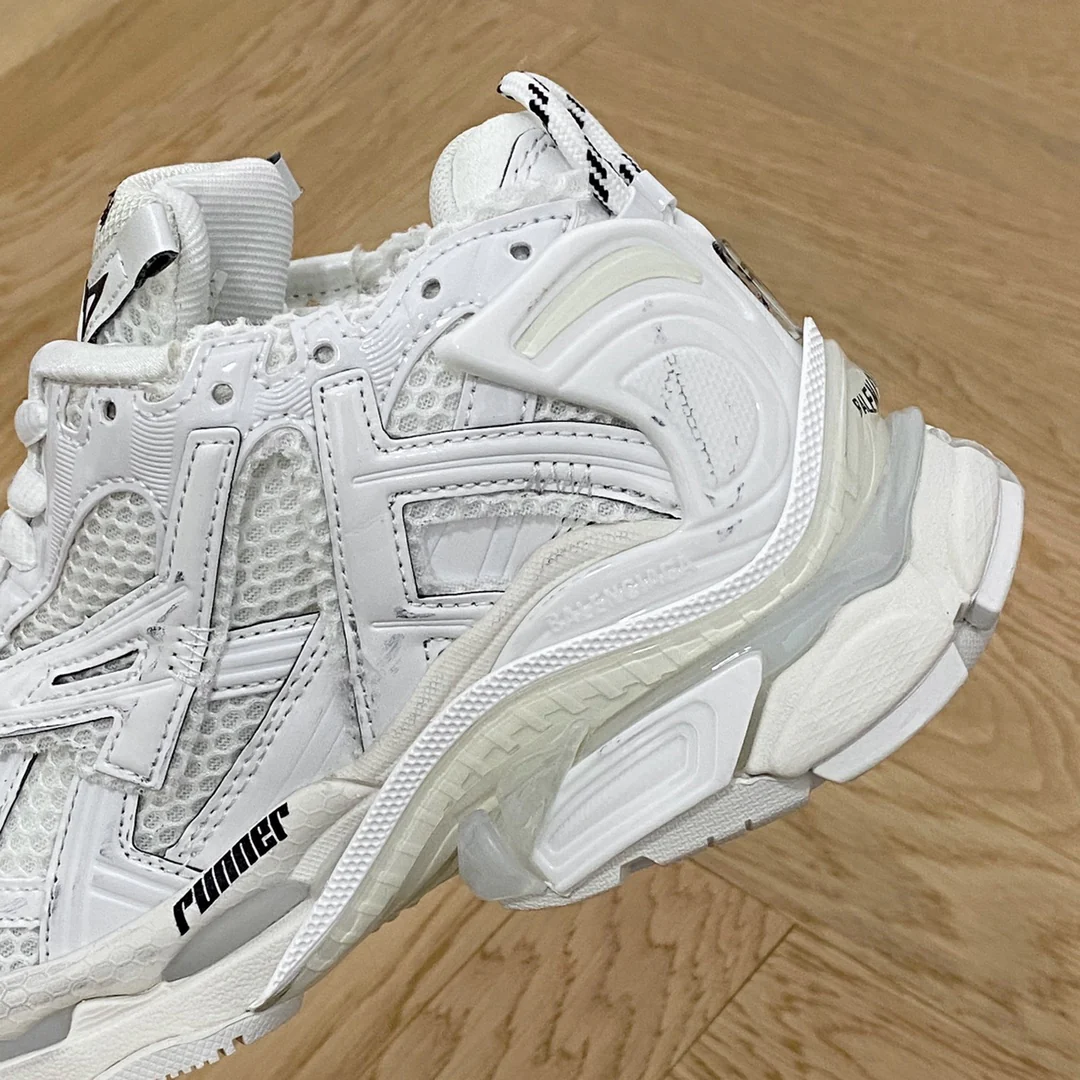 Кроссовки Balenciaga Runner Dad Shoes - белые