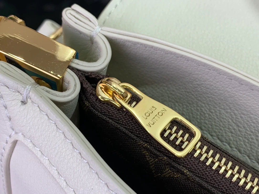 m25209-LV-dauphine-soft crossbody bag-white