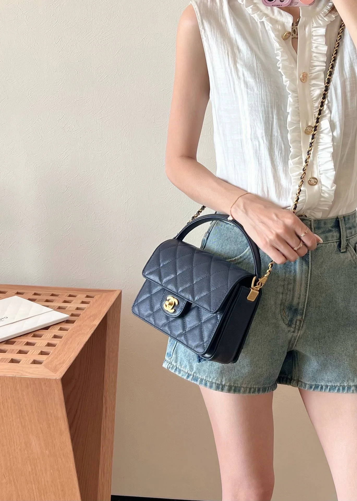 Сумка Chanel Medium Handle Flap Bag - синяя