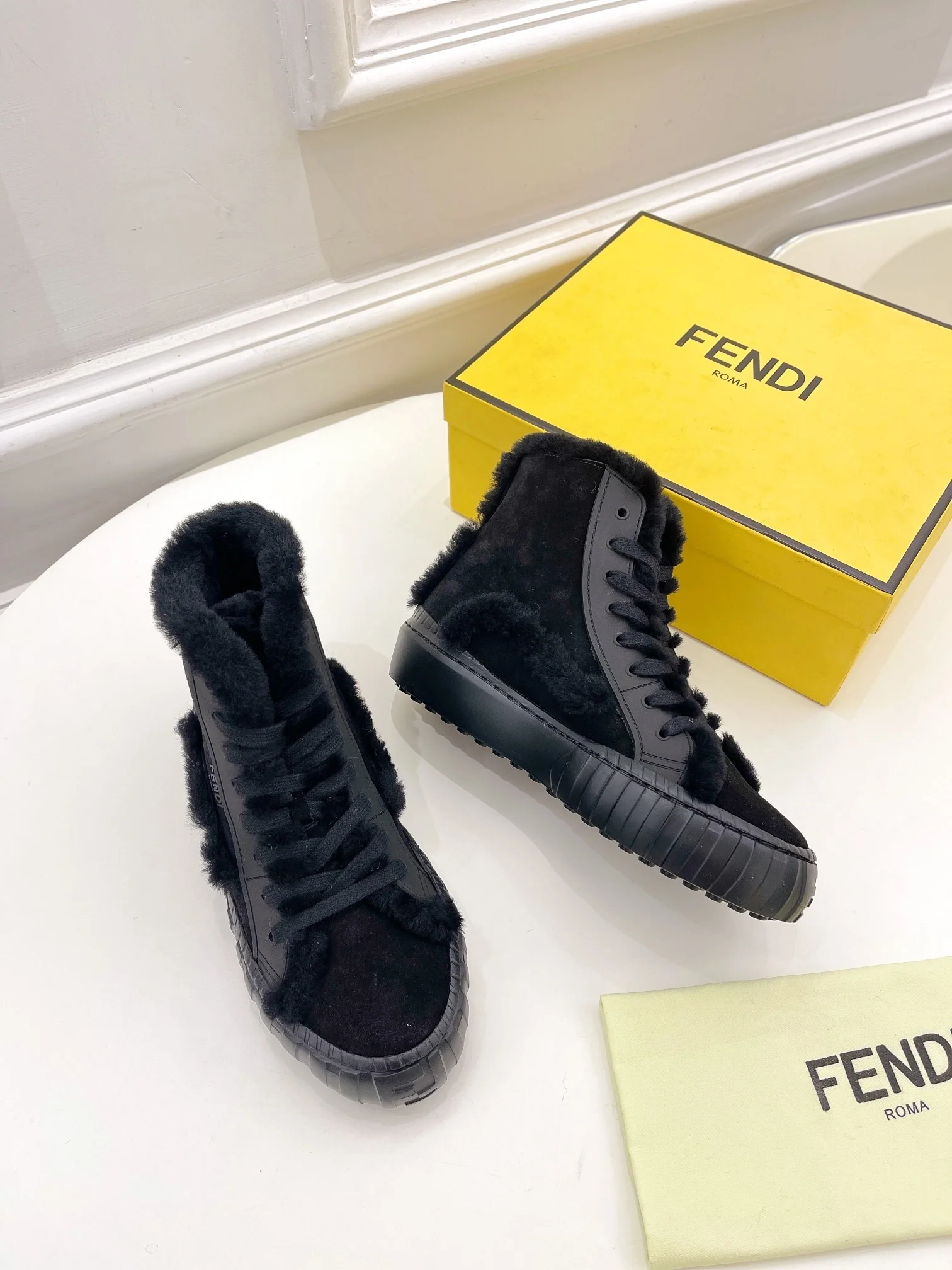 Fendi - Британский стиль - Ботинки Martin на меховой подкладке - Черные