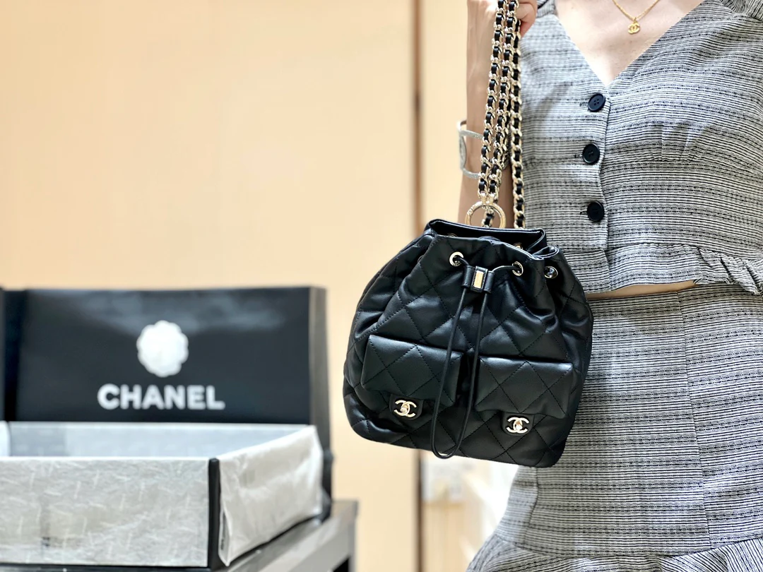 Рюкзак Chanel 23B — черный