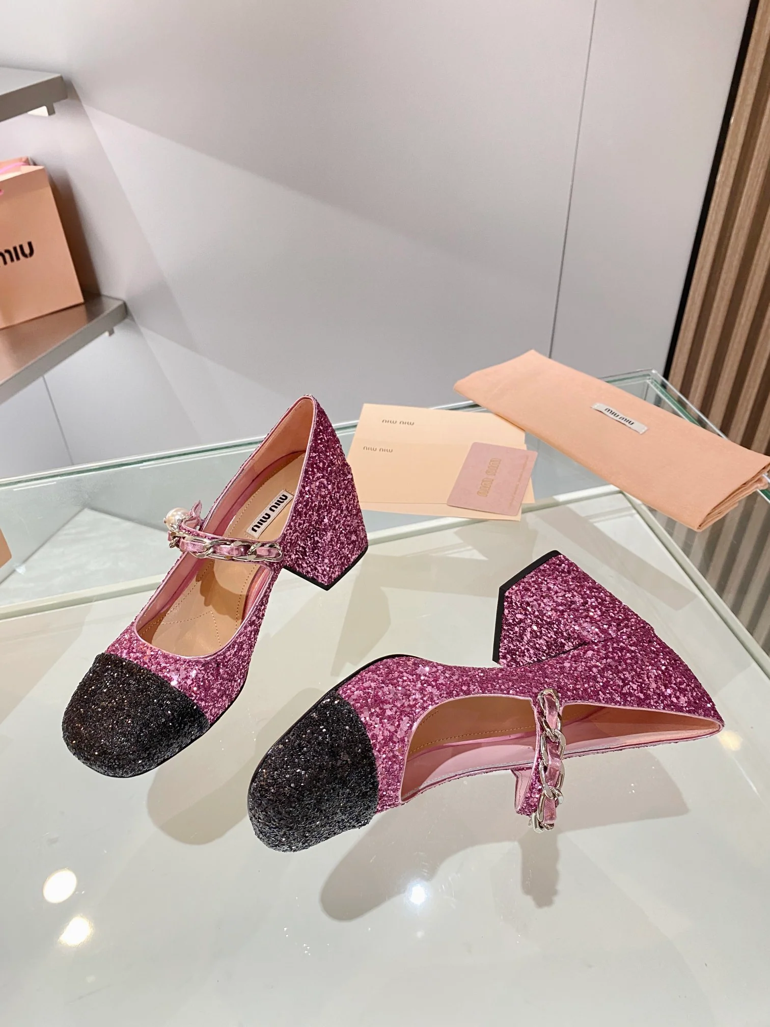 Новые поступления коллекции Miu Miu осень/зима 2023 - Балетки - Туфли на массивном каблуке - 7 см - Розовые