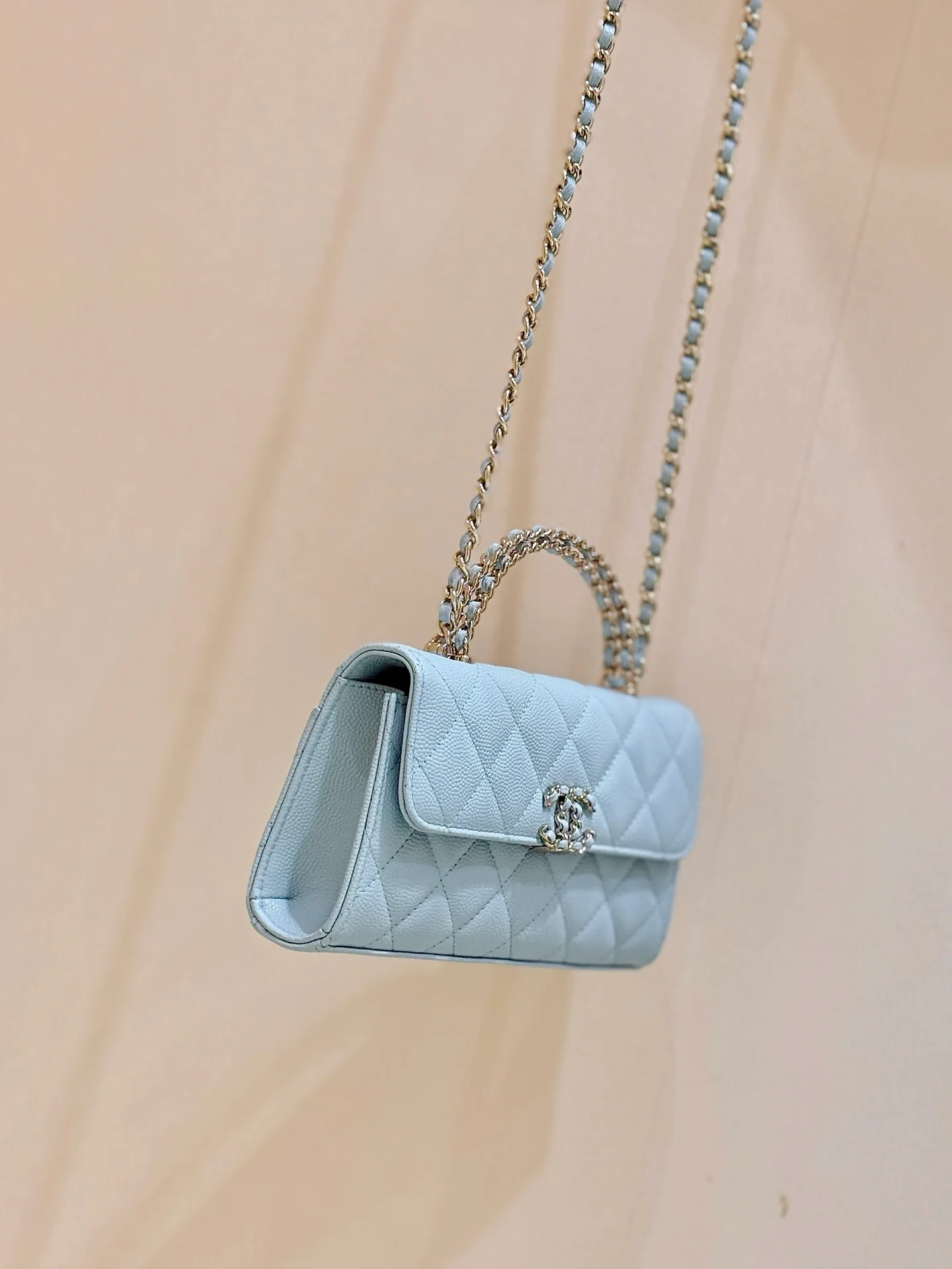Сумка Chanel 25s Kelly Handle Bag, горизонтальный стиль, нежно-голубой.
