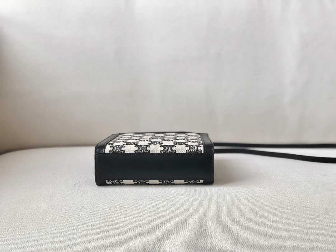 cabas - Миниатюрная вертикальная сумка Triomphe с вышивкой