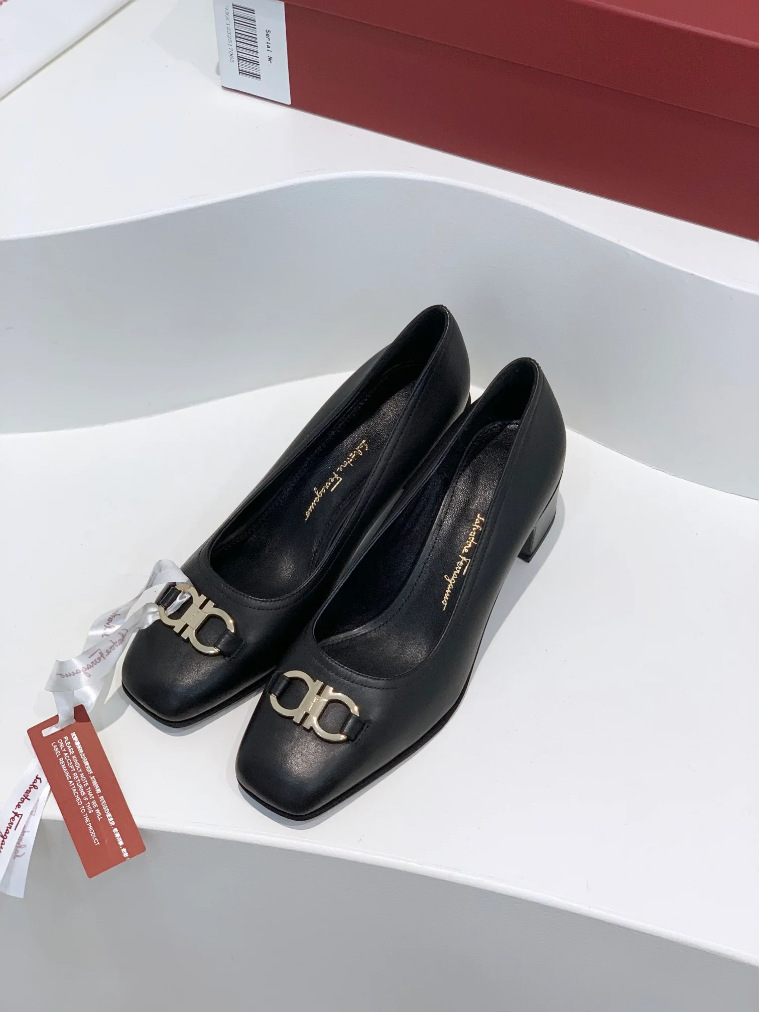 Туфли Salvatore Ferragamo - классическая пряжка Gancini - низкий каблук - черные