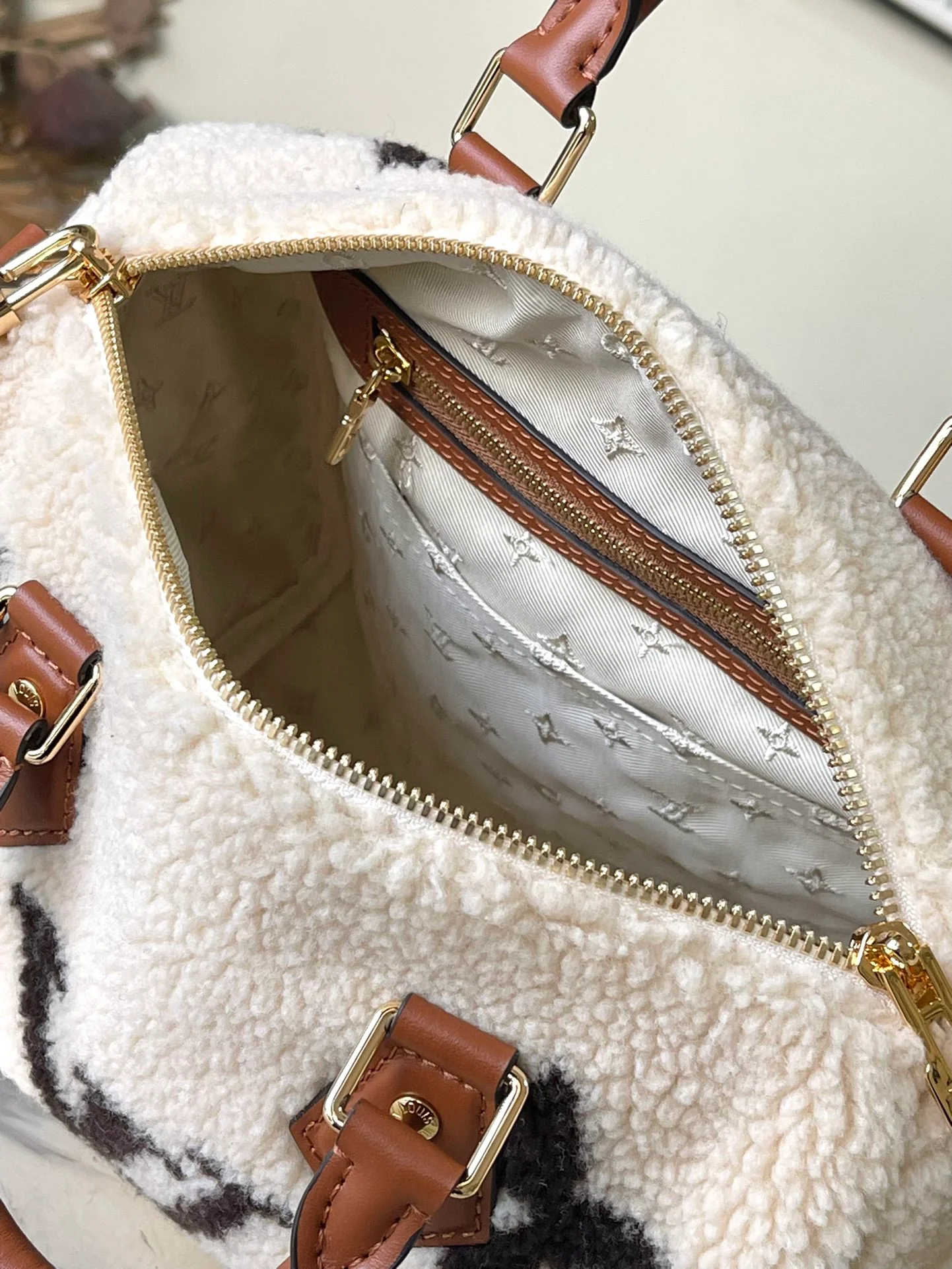 m23468-LV-Сумка через плечо из овечьей шерсти, белая