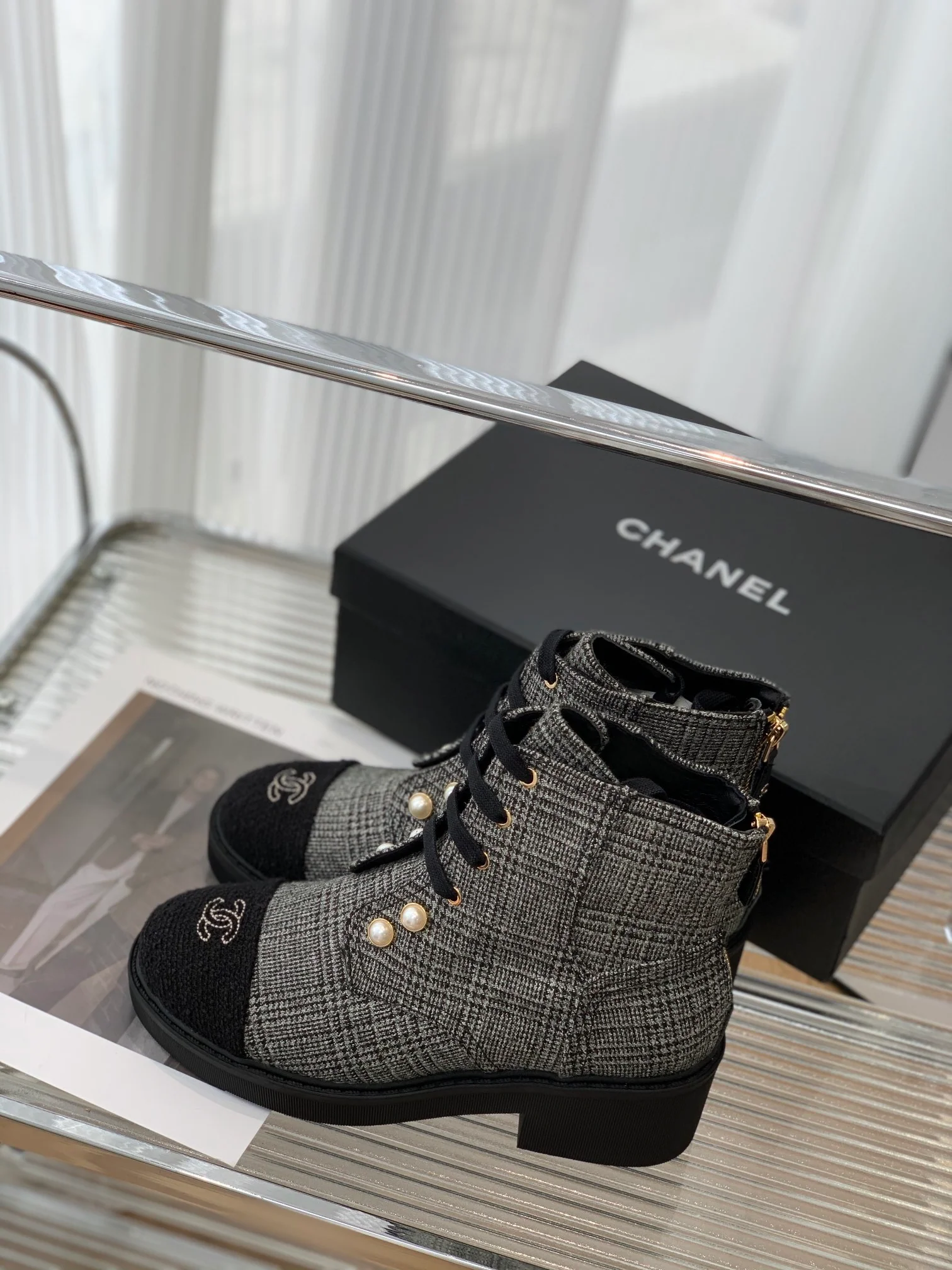 Ботинки Dr. Martens в клетку на шнуровке от Chanel - высота каблука 4 см - размеры 35-40