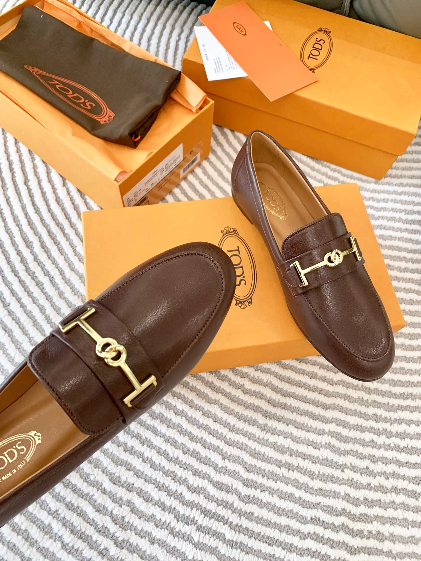 Новинка 2023 года от Tods - Лоферы - Темно-коричневые
