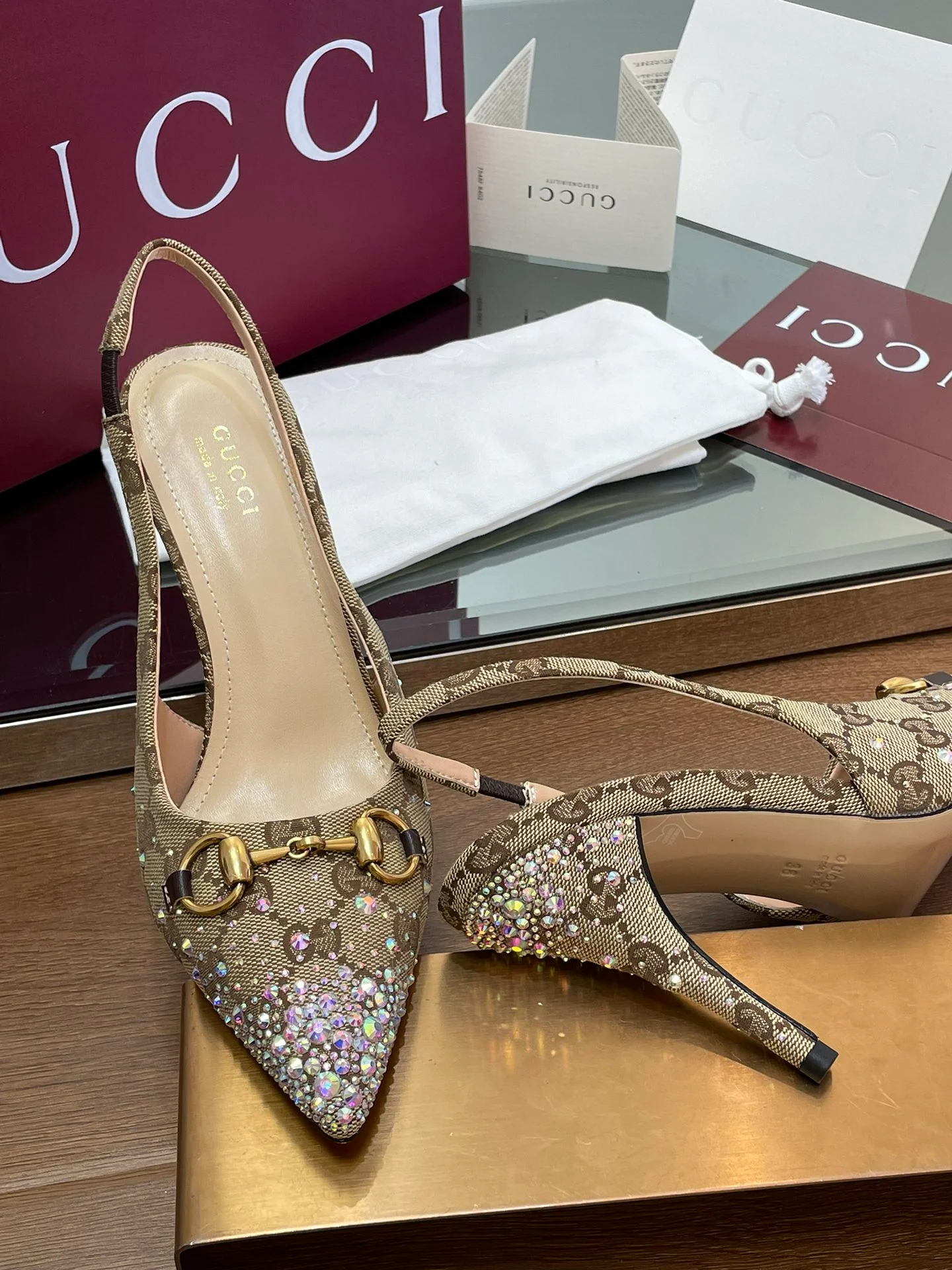 Босоножки Gucci 2025 с острым носком - коричневые