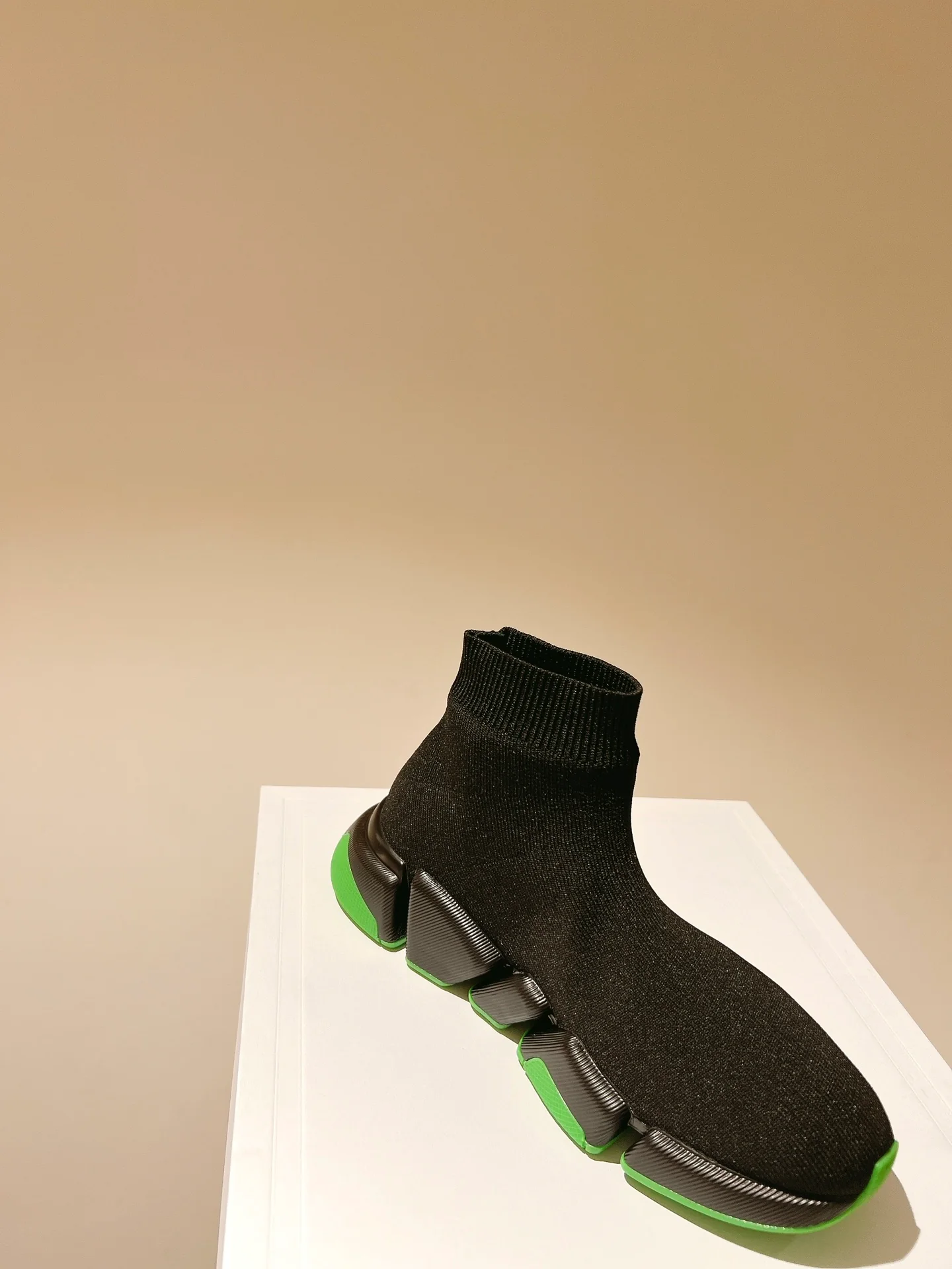 Новые модели Balenciaga 2023 года - Туфли-носки - Унисекс - Зеленая подошва