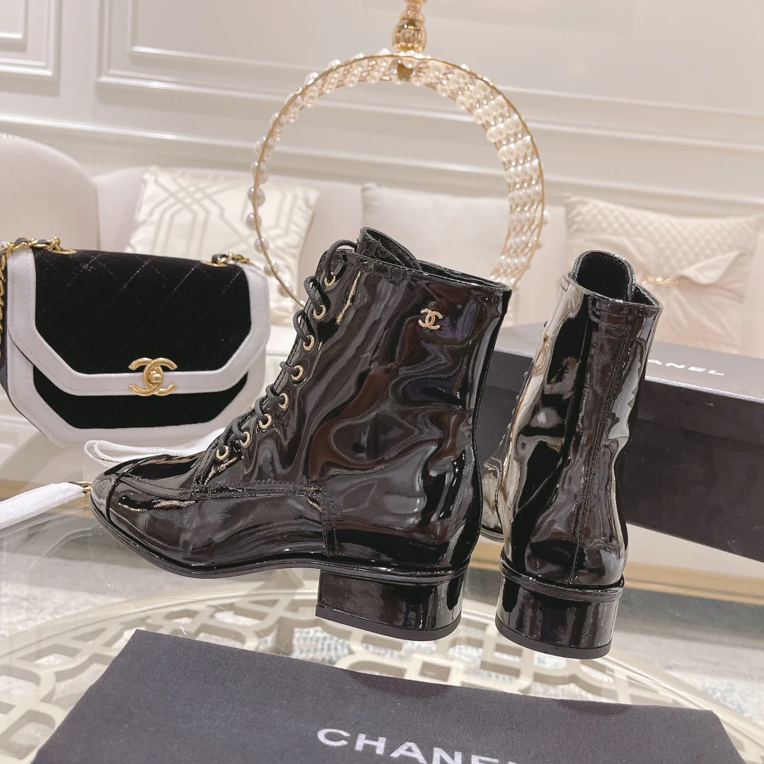 Chanel - Ботильоны с цепочкой и пряжкой