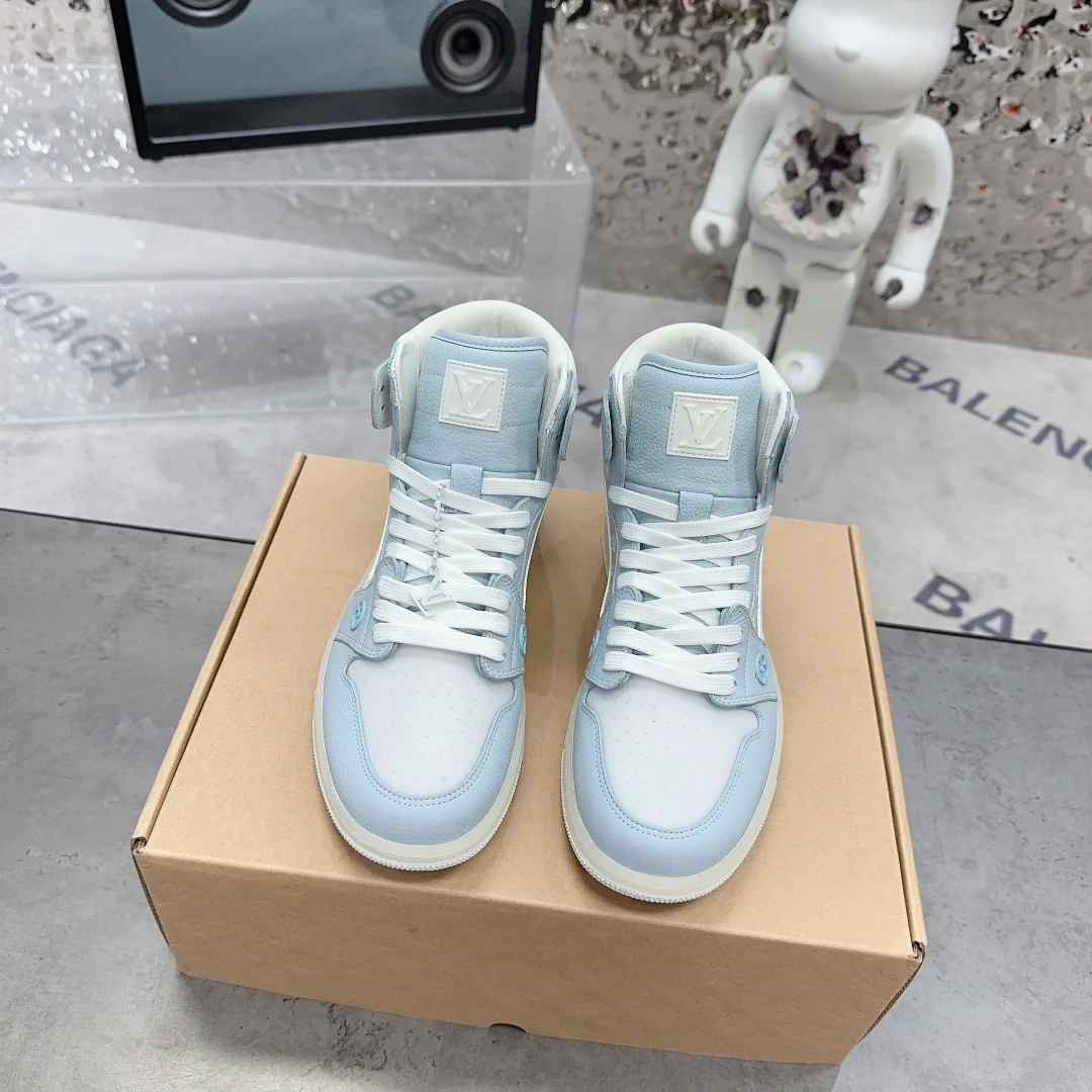 Кроссовки LV Air Jordan 1 Low AJ1 High-Top, созданные в сотрудничестве с другими брендами — светло-голубые.