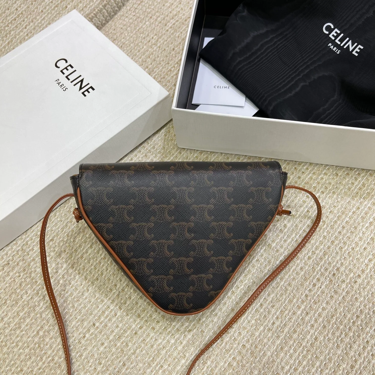 Треугольная сумка с монограммой Celine Arc de Triomphe