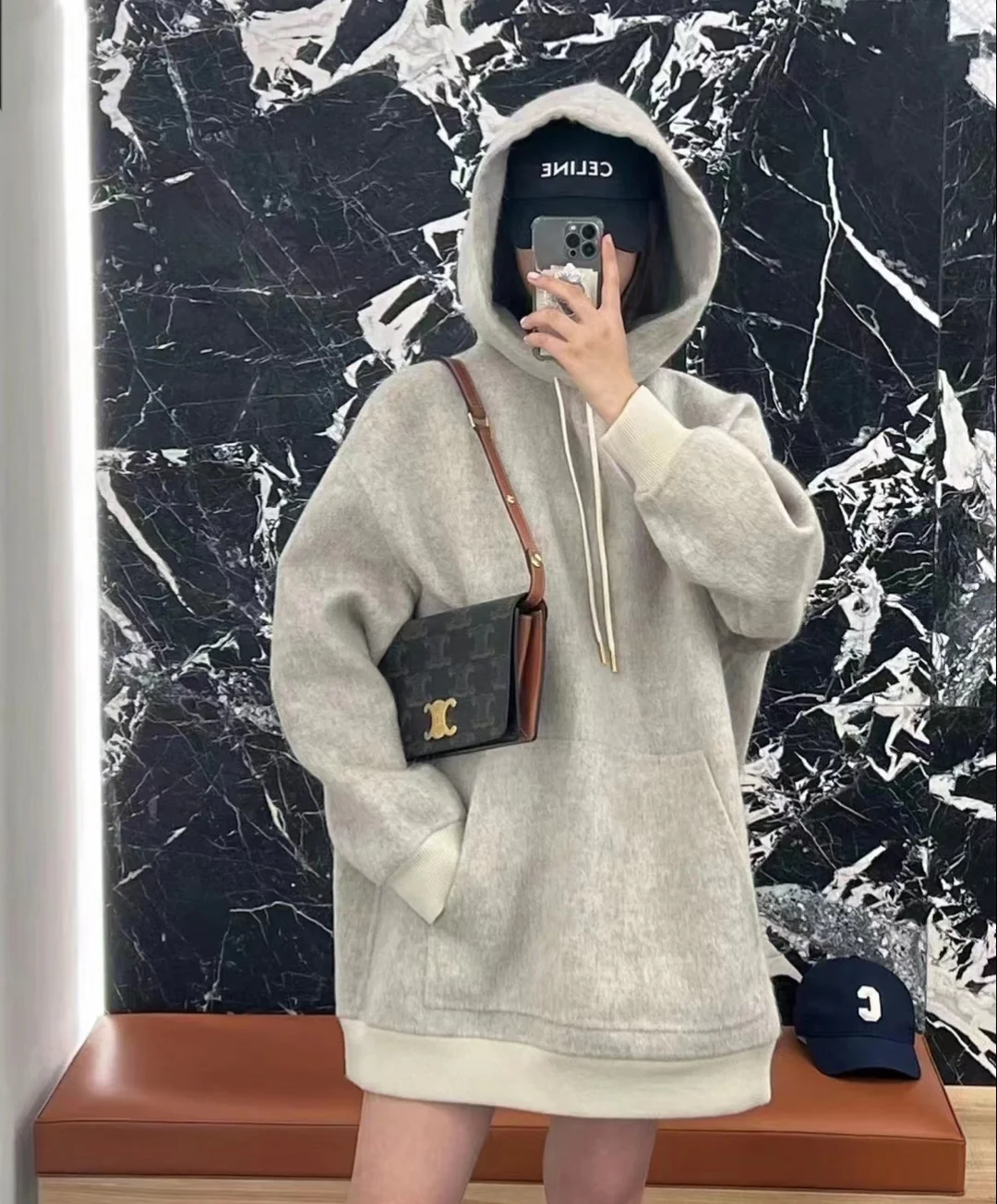 Сумка Celine Triomphe из телячьей кожи с принтом под холст