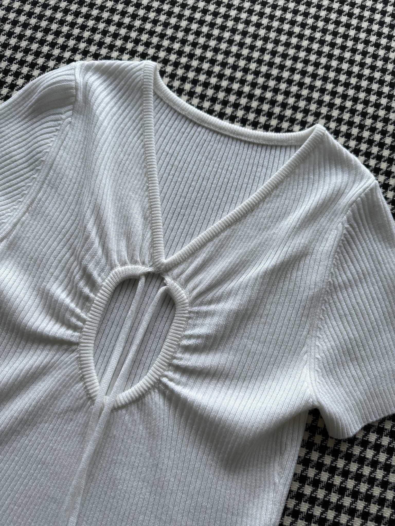 Celine - 2404 - 24 Новая вязаная блузка с короткими рукавами и ажурным сердечком на шнуровке для ранней весны - Белая