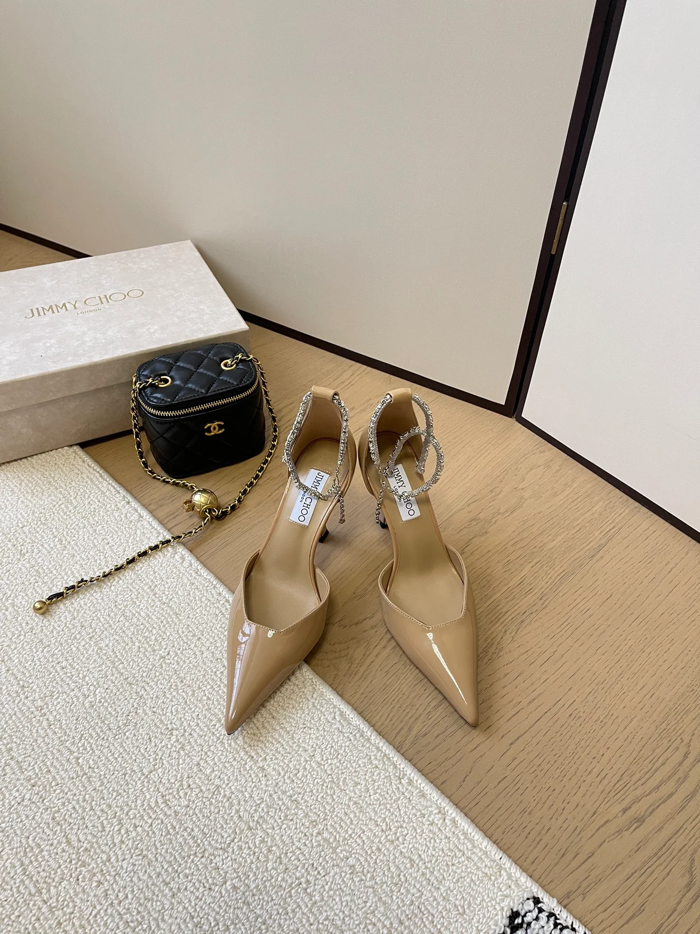 Босоножки на высоком каблуке с острым носком Jimmy 2024 - Кофейно-коричневые