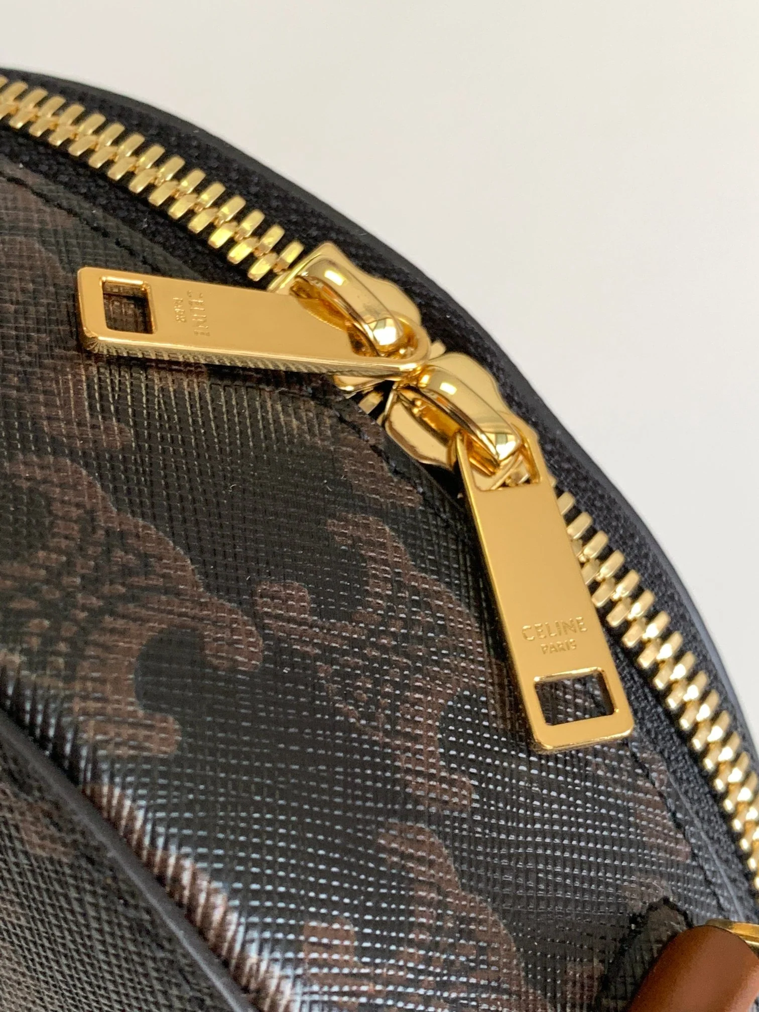 Celine - сумка ?Полумесяц? из телячьей кожи