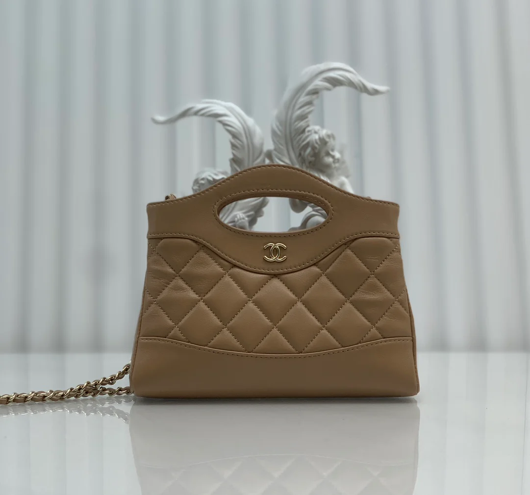 Мини-сумочка Chanel 24c31 из овечьей кожи, абрикосового цвета - 1