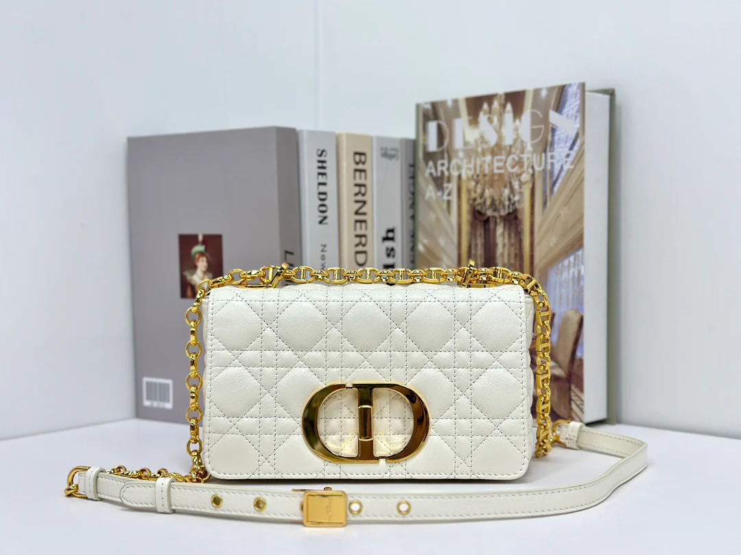 Маленькая сумка Dior Caro на цепочке - белая