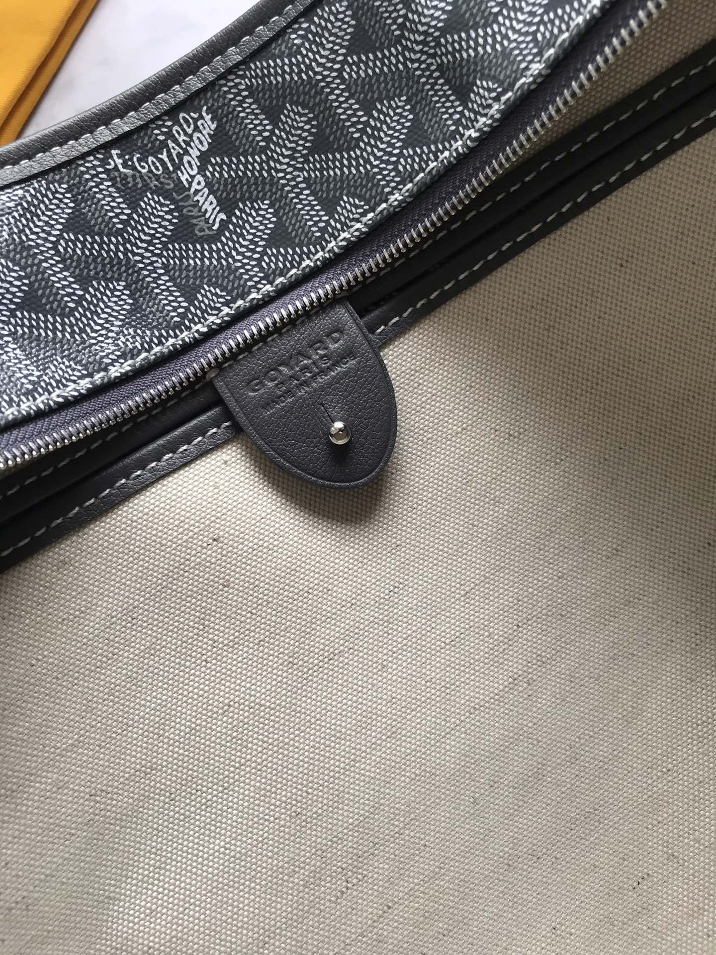 Маленькая сумка-тоут Goyard на молнии - серая