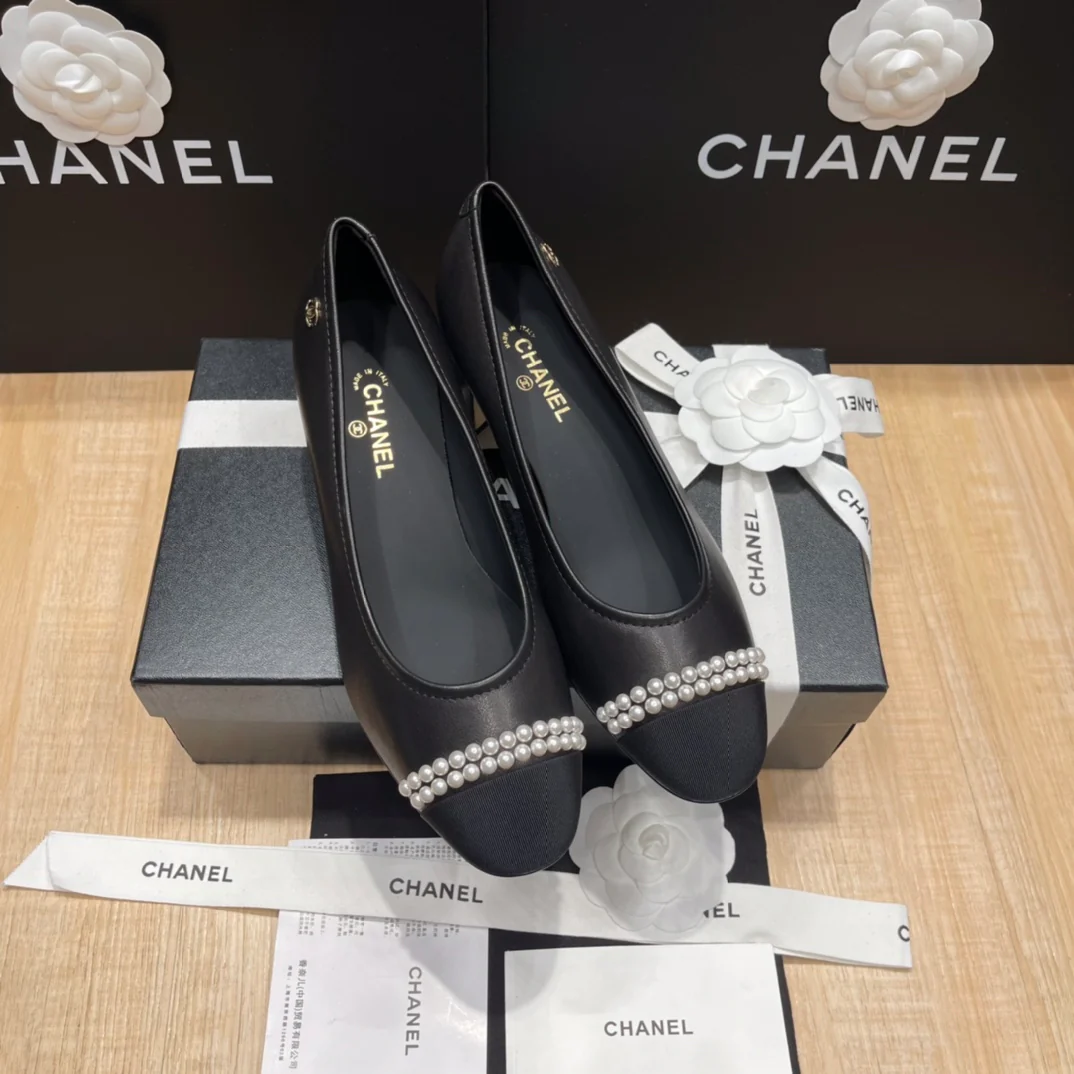 Chanel - Черные туфли на среднем каблуке