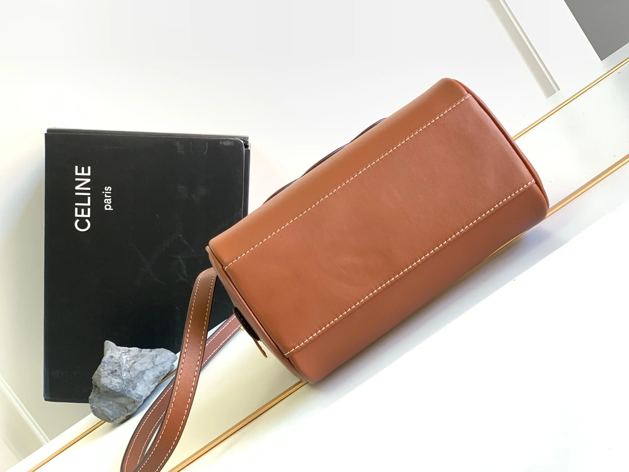 Коллекция Celine Весна/Лето 2023 - Бостон-сумка Cuir Triomphe из гладкой телячьей кожи - Серо-голубая - 1