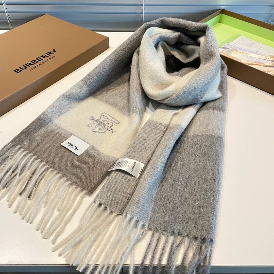 Классический кашемировый клетчатый шарф Burberry с узором 