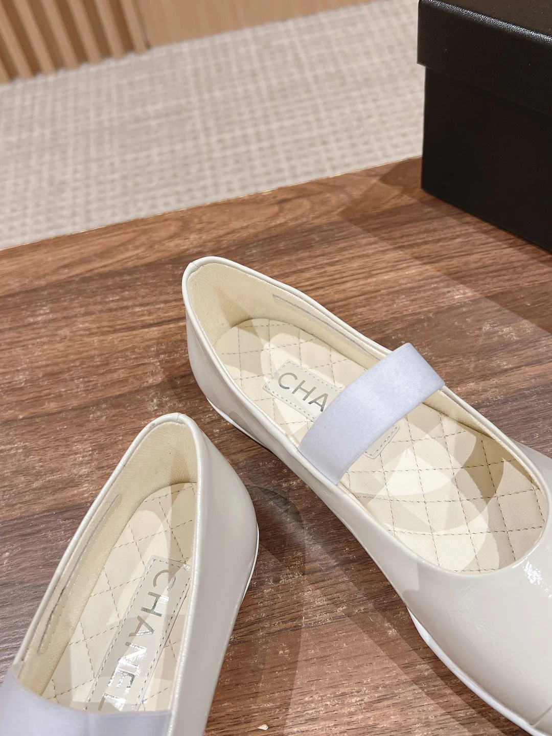 Туфли-балетки Chanel Mary Jane 2024 — белые