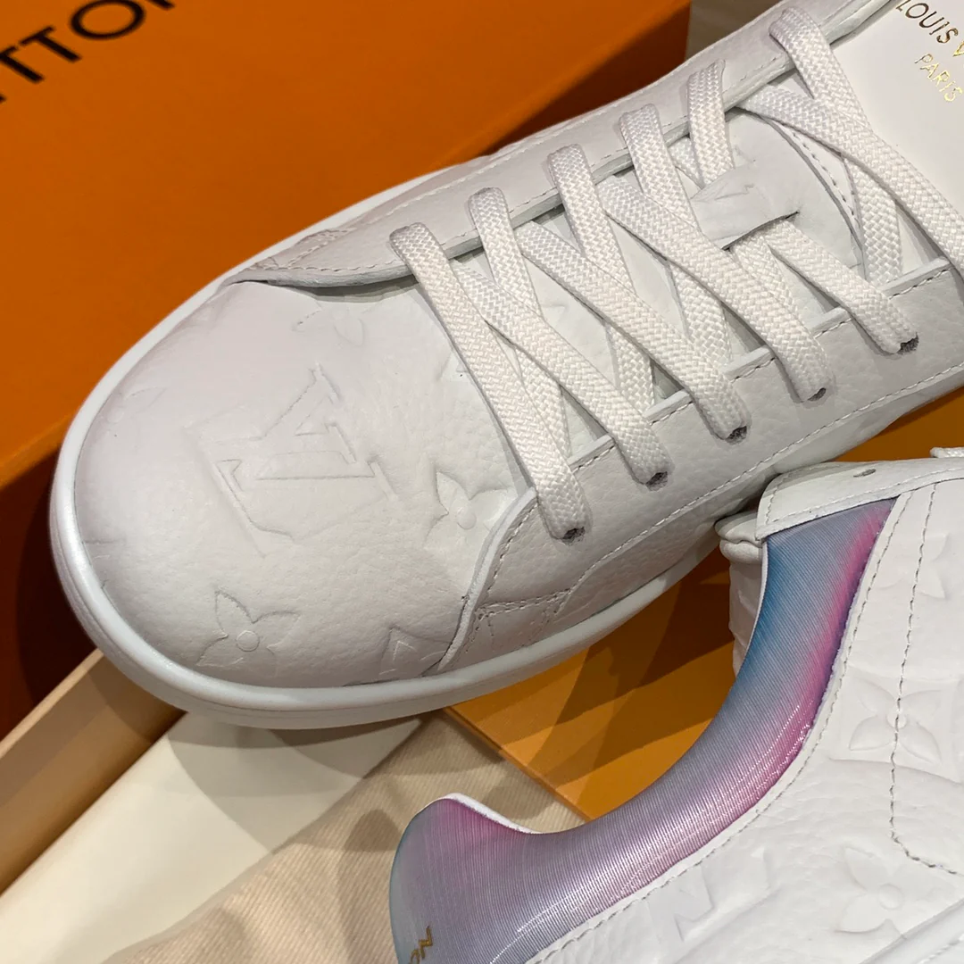 Повседневные туфли LV - белые с переливающимся каблуком